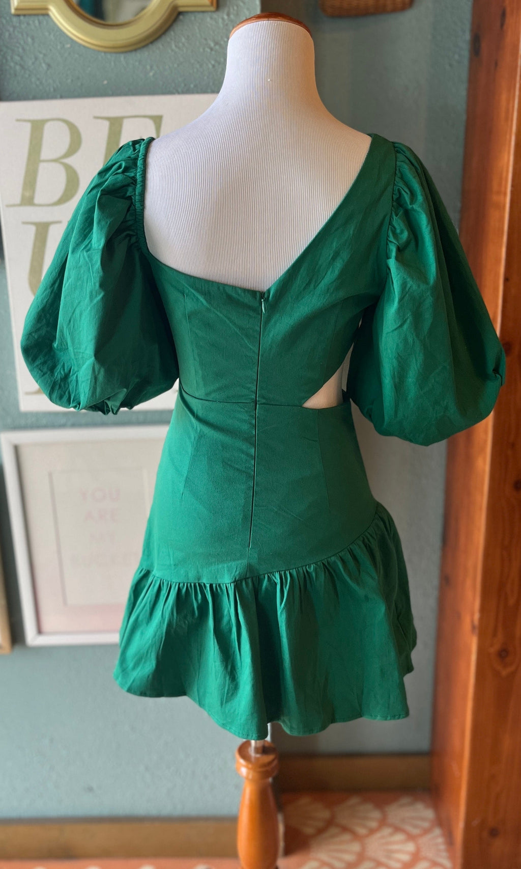 Vintage ￼Emerald Green Puff Sleeve Dress