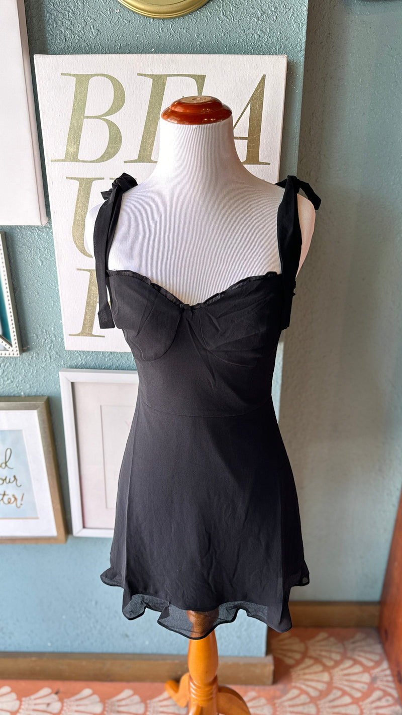 Le Lis Black Sweetheart Dress