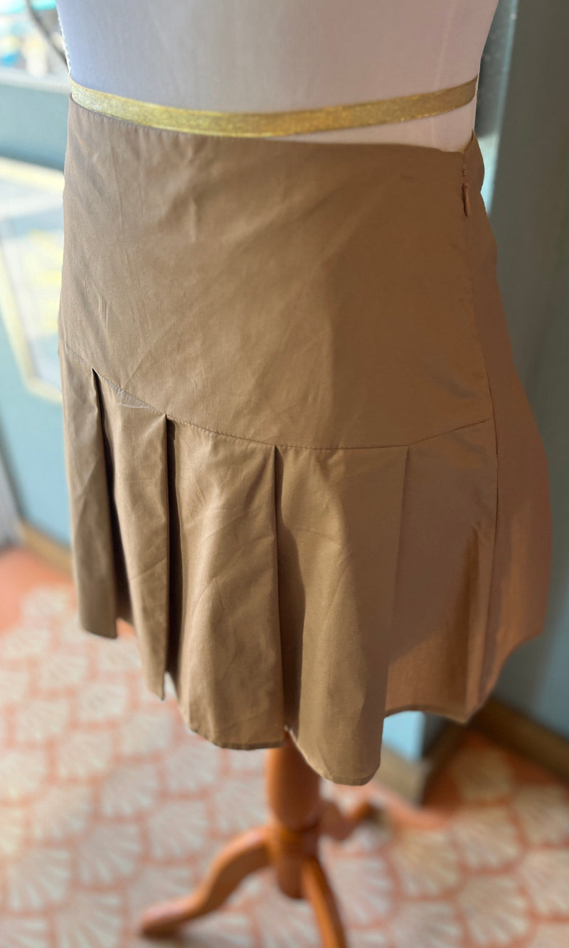 Le Lis Mocha Pleated Skirt
